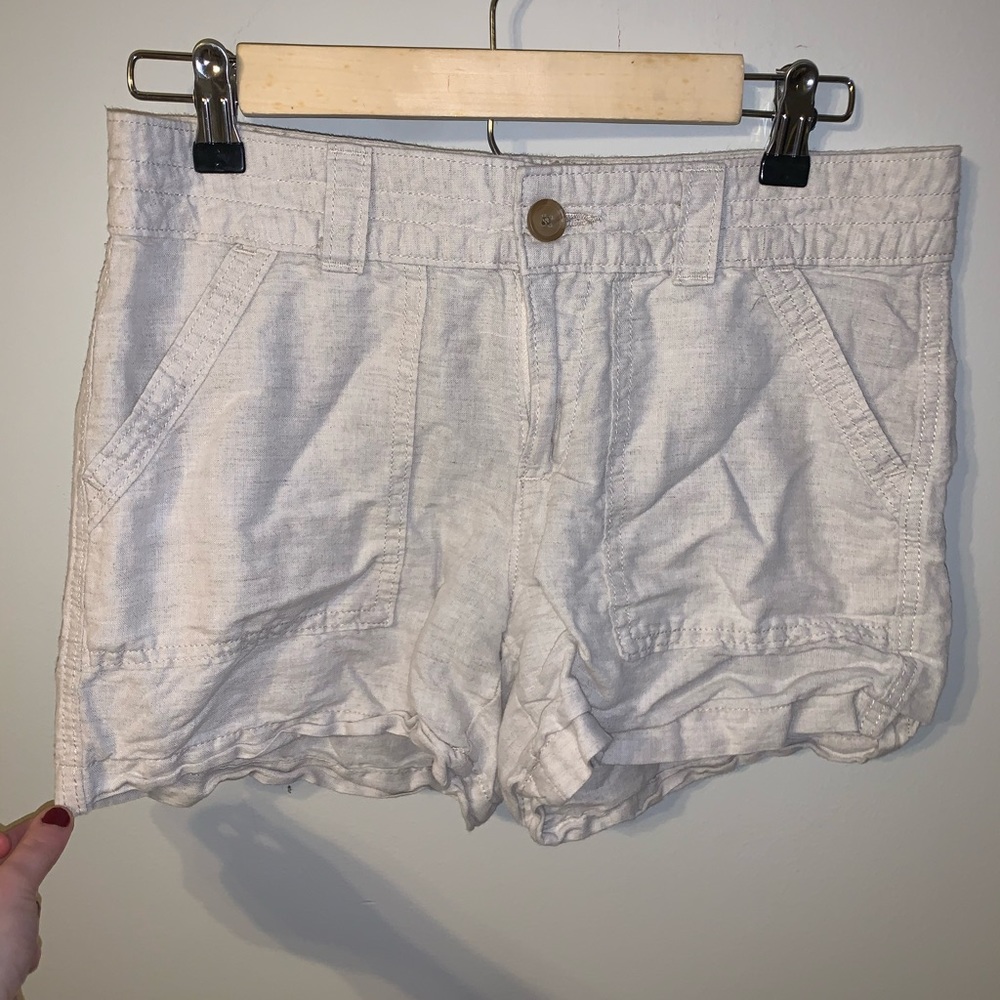 BANANA REPUBLIC KHAKI LIGHTWEIGHT SHORTS